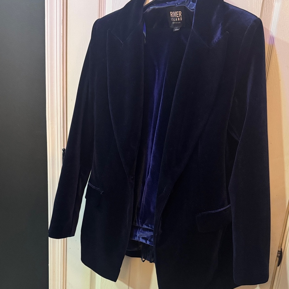 River Island Women's velvet Deep Blue Velvet Blazer set with baggy pants. Sz 10